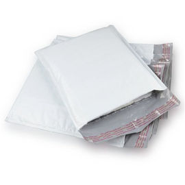 Αυτοκόλλητοι άσπροι φάκελοι φυσαλίδων προστατευόμενοι από τους κραδασμούς για τα βιβλία/DVD/τα δώρα